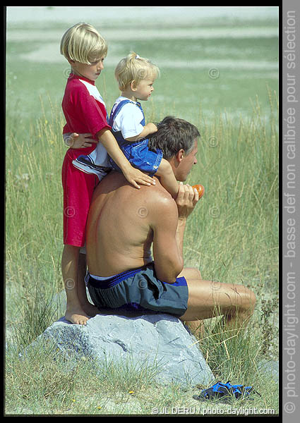 famille  la plage - families on the beach